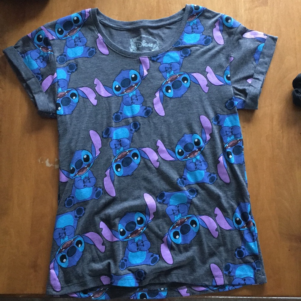 Disney Stitch t-shirt (small)